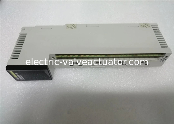 Un bon prix. Schneider 140DIO33000 discrete input module Modicon Quantum 32 I 24 V DC en ligne