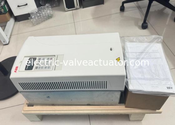 Un bon prix. ACS800-01-0135-3+P901 3Phases 110 kW 160A ABB ACS800 general purpose series en ligne