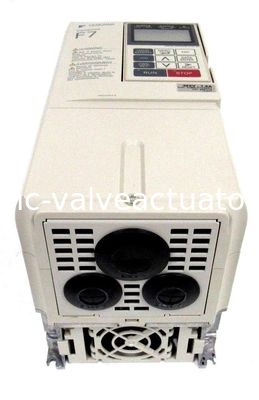 Un bon prix. Commandes servo industrielles du LECTEUR 380-480VAC 5HP 7.6AMP 3PHASE de YASKAWA CIMR-F7U43P71F en ligne